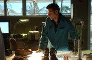An den Schuhen hofft Tim Speedle (Rory Cochrane) den entscheidenden Hinweis auf den Täter zu finden ...