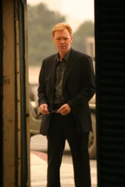 Er ist ein Sprengstoffexperte und der Kopf der CSI-Abteilung des Miami-Dade Police Department. Zusammen mit seinem Team löst Lt. Horatio Caine (David Caruso) die schwierigsten Fälle ...