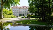 Der Teich im Park des Palais Liechtenstein.