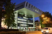 Aussenansicht der RWTH Aachen Universität.