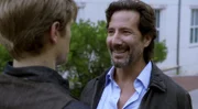 Angus MacGyver (Lucas Till, l.); Russ Taylor (Henry Ian Cusick, r.)