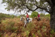 Alexander Huber und Enrica Sabin beim Reiten