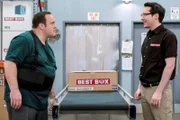 Kevin Gable (Kevin James), Chale Witt (Ryan Cartwright, r.)