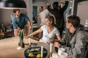V.l.: David Helmut, Josef (Adam Jaskolka), Melisa Dobric, Josefs Frau (Roxen Star) und Titus Kraus