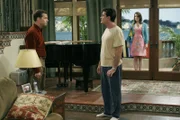 (v.l.n.r.) Alan Harper (Jon Cryer); Charlie Harper (Charlie Sheen); Rose (Melanie Lynskey)
