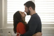 Darcy Cooper (Floriana Lima, l.); Gary Mendez (James Roday Rodriguez, r.)