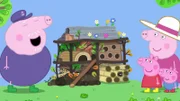 Opa Wutz hat aus alten Zweigen, Holz und Blättern ein Insekten-Hotel gebaut.