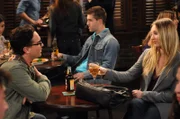 Leonard (Johnny Galecki, l.) und Penny (Kaley Cuoco, r.) versuchen, Zeit miteinander zu verbringen, während Sheldon seine Angst vor Vögeln überwinden muss ....