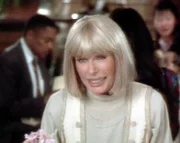 Kim Mitchell (Loretta Switt) trifft ihre alte Freundin Jessica Fletcher nach vielen Jahren zufällig in New York wieder.