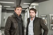 Martin Gruber (Hans Sigl, l.) teilt die Sorge von Thomas Lambert (Björn von der Wellen, r.) um dessen Schwägerin Marie.