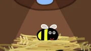 Eine Hummel macht es sich im Insekten-Hotel gemütlich.