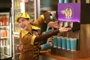 Sue (Eden Sher)