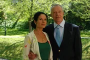 Doris (Simone Ritscher, l.); Werner (Dirk Galuba, r.)