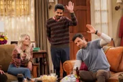 (v.l.n.r.) Vanessa (Kelli Goss); Al (Adhir Kalyan); Riley (Parker Young)