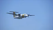 Das DASH-8-Flugzeug in Aktion.