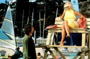 Donovan (Peter Lucas) macht Neely (Gena Lee Nolin) den Hof - mit welcher Absicht?
