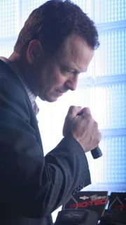 Bei einem Rollerderby kommt eine Team-Anführerin zu Tode. Detective Mac Taylor (Gary Sinise) ermittelt wegen Mordes.