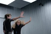 Andy (Percy Hynes White, l.); Lauren (Natalie Alyn Lind, r.)