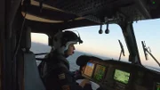 Pilotin Anna hinter ihrem Joystick.