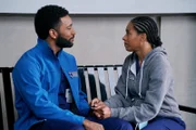 Inniger Moment: Anthony Hill als Dr. Winston Ndugu, Kelly McCreary als Dr. Maggie Pierce