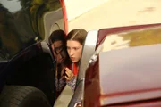 Sue (Eden Sher) hinterlässt an einem SUV ausversehen eine Delle, doch der Besitzer meldet sich einfach nicht ...