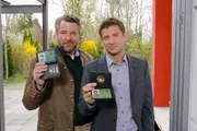 Ein kniffliger Fall für die Rosenheimer Kommissare Sven Hansen (Igor Jeftic, r.) und Anton Stadler (Dieter Fischer, l.).