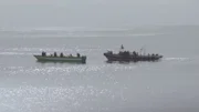 Die Frisc fängt ein Drogenboot ab.