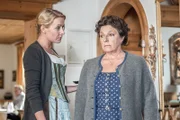 Lisbeth Gruber (Monika Baumgartner, r.) findet bei Susanne (Natalie O’Hara, l.) kurzfristig Unterschlupf. Ihre Sorge um den Gruberhof ist groß.