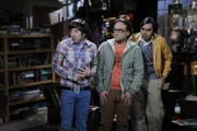 Leonard (Johnny Galecki, M.), Raj (Kunal Nayyar, r.) und Howard (Simon Helberg, l.)
