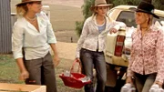 V.l.: Tess Silverman McLeod (Bridie Carter), Jodi Fountain (Rachael Carpani) und Becky Howard (Jessica Napier).