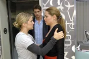 Verzweifelt muss Anna (Jeanette Biedermann, l.) erkennen, dass ihr Plan nicht aufgegangen ist und Jonas (Roy Peter Link, M.) nicht ihr sondern Katja (Karolina Lodyga) Glauben schenkt.