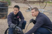 Howie "Chimney" Han (Kenneth Choi, l.); Evan "Buck" Buckley (Oliver Stark, r.)