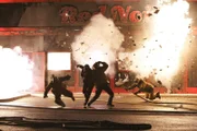 Das Restaurant "Red Noir" steht am Tag der Wiedereröffnung in Flammen. Jim ist mit seinen Leuten vor Ort, um das Feuer in den Griff zu und zum Glück gelingt es ihnen auch, einen Übergriff der Flammen auf die angrenzenden Gebäude zu verhindern.