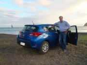 Jeremy Clarkson mit einem Toyota Corolla in Neuseeland.