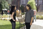 In ihren Visionen hat Melinda (Jennifer Love Hewitt, l.) ein Haus gesehen, das sie mit Delias (Camryn Manheim, r.) Hilfe ausfindig machen kann ...