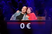 Rateteam-Kapitän Bernhard Hoëcker (l.) und die Schauspielerin Brigitte Grothum (r.) bilden ein Rateteam.