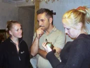 Trödelexperte Mauro Corradino (Mitte ) will den Schwester Zorica (re.) und Marija helfen