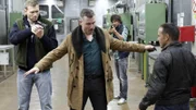 Piet (Jorres Risse, l.), Ben (Tom Beck, hinten) und Semir (Erdogan Atalay, r.) konnten Preuss (Dirk Borchardt) stellen, doch der hat noch ein Ass im Ärmel...
