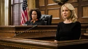 Judge Karyn Blake (Ami Brabson, l.), Abby Dunne (Kristen Hager)