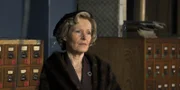 Alma Sattler (Rosel Zech) in der Fabrik ihres Mannes.