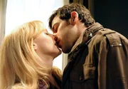 ARD STURM DER LIEBE FOLGE 1226, am Montag um 15:10 Uhr im ERSTEN. Rosalie (Natalie Alison, l.) und Jacob (Andreas Thiele, r.) packt einmal mehr die Leidenschaft ...