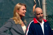 Serena Southerlyn (Elisabeth Rohm) und Ravi Patel (Erick Avari).