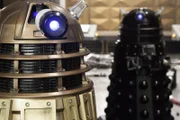 Die Cybermen kämpfen gegen die Daleks - und die Menschheit steht dazwischen ...