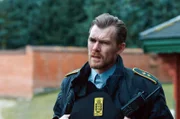 Andreas (Jesper Hagelskær Paasch) teilt seiner Ex-Freundin Nora (Marie Sandø Jondal) mit, dass Sofias Mutter mit niemandem außer ihr reden möchte.