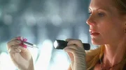 Eine Pferdepflegerin wurde tot neben ihrem Tier aufgefunden. Am Tatort findet Catherine (Marg Helgenberger) Tabak einer kubanischen Zigarre. Ein Hinweis auf den T&auml;ter?