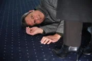 Benedikt (Jens Hajek) kann seine Wut gegenüber Patrizia nicht mehr zurückhalten.