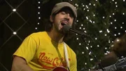 Singer-Songwriter Jake Smith tritt auf.