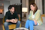 Katrin (Ulrike Frank) ist entsetzt, als Tobias (Jan Kittmann) seine Maske fallen lässt. Sie hat ihn und Emily nicht mehr in der Hand.