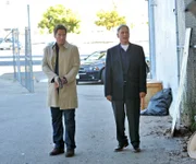 Ein neuer Fall wartet auf Gibbs (Mark Harmon, r.) und Tony (Michael Weatherly, l.) ...