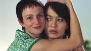 Maja (Anja Reßmer, re.) ist nicht sonderlich begeistert, als plötzlich ihre Schwester Andrea (Jana Becker) auftaucht und auch noch ankündigt, bleiben zu wollen...